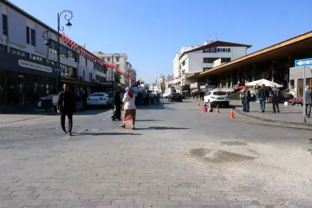 Sur esnafından 'asfalt mı parke taşı mı' referandumu