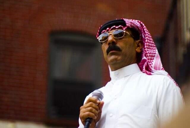 Suriyeli fenomen Ömer Süleyman, Akçakale'de açtığı fırında parasız olanlara bedava ekmek dağıtıyor