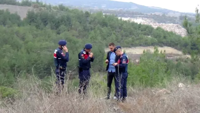 Taklalar atarak 80 metrelik şarampole yuvarlanan aracın sürücüsü o araçtan sağ çıktı Taklalar atarak 80 metrelik şarampole yuvarlanan aracın sürücüsü o araçtan sağ çıktı