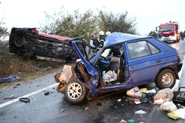 Tekirdağ'da otomobille hafif ticari araç çarpıştı: 2 ölü, 3 yaralı
