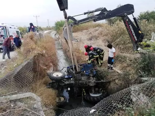 TIR'ın çarptığı traktör kanala devrildi: 1 yaralı