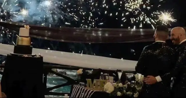 Ünlü şarkıcı Sevda Demirel'in erkek yeğeni eşcinsel evlilik yaptı Ünlü şarkıcı Sevda Demirel'in erkek yeğeni eşcinsel evlilik yaptı