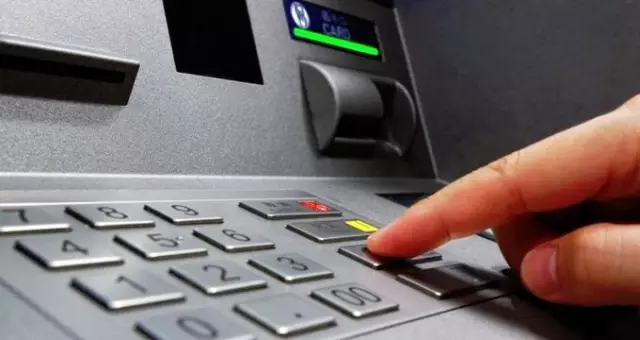 Yeni kimlikle ATM'den para çekilebilecek