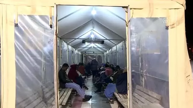 Yunan güvenlik güçlerinin 'düzensiz göçmen teknesi'ne ateş açtığı iddia edildi Yunan güvenlik güçlerinin 'düzensiz göçmen teknesi'ne ateş açtığı iddia edildi
