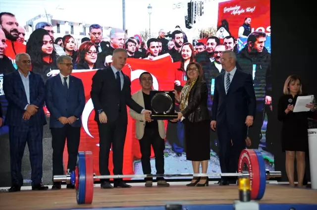1. Uluslararası Naim Süleymanoğlu Halter Turnuvası, Gaziantep'te başladı 1. Uluslararası Naim Süleymanoğlu Halter Turnuvası, Gaziantep'te başladı
