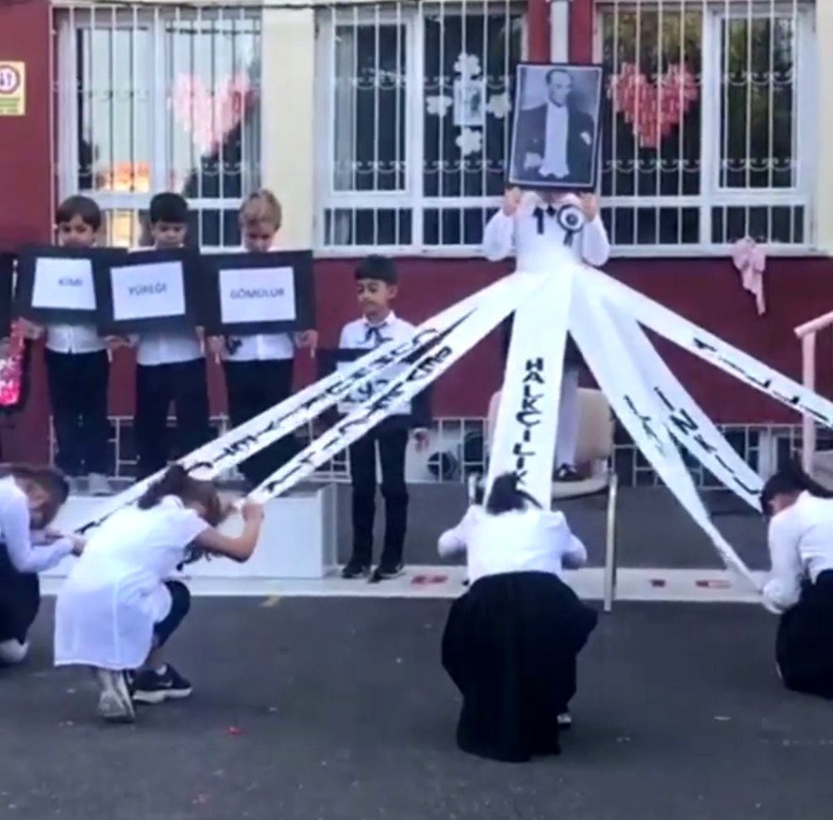 10 Kasım'da bir skandal görüntü de Beylikdüzü'nden
