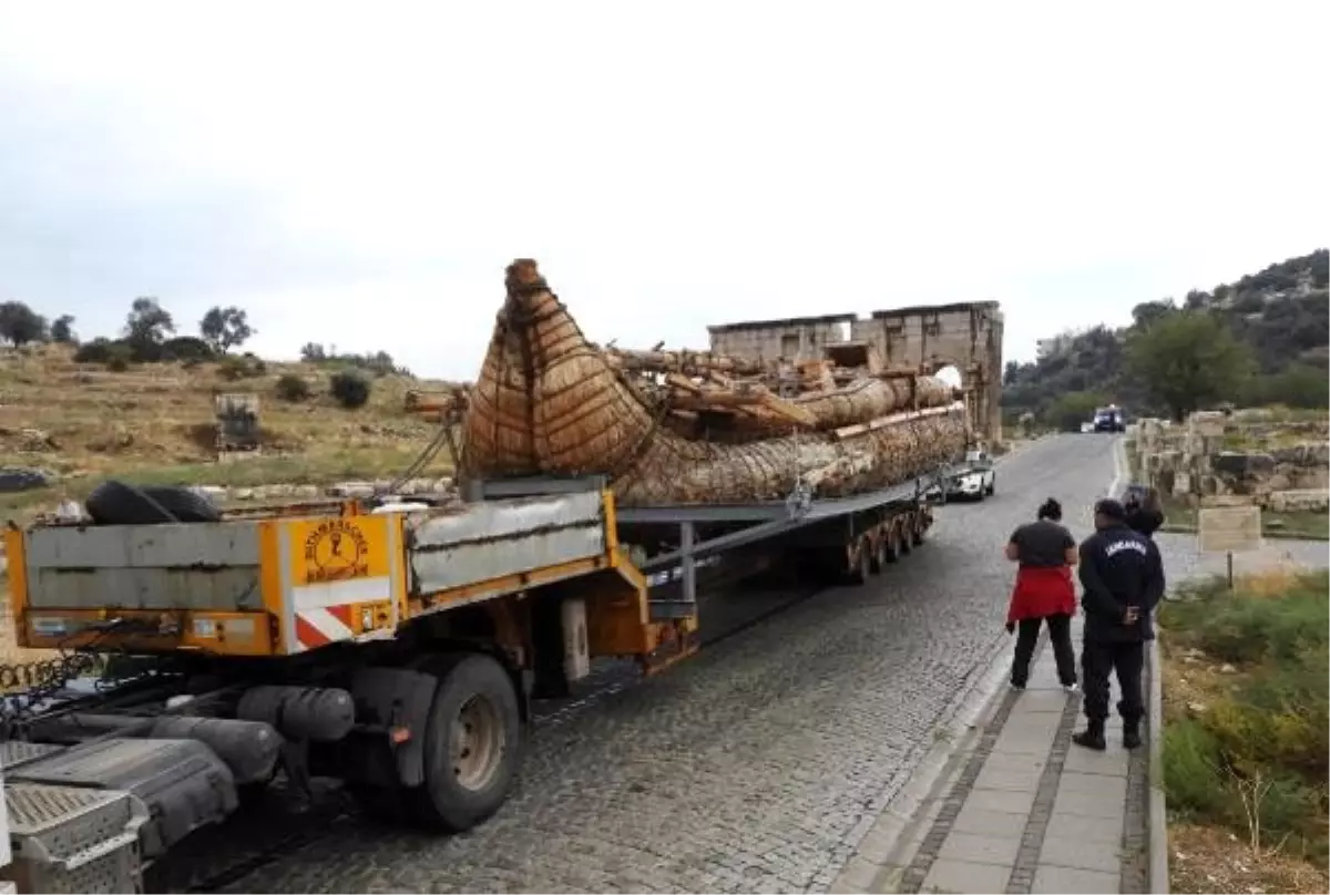 'Abora-IV' Patara Antik Limanı'na taşındı