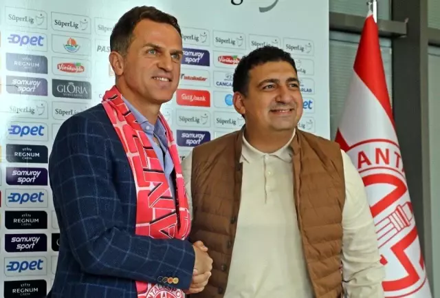 Antalyaspor'da Stjepan Tomas imzayı attı Antalyaspor'da Stjepan Tomas imzayı attı