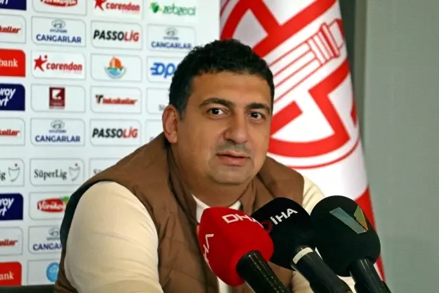 Antalyaspor'da Stjepan Tomas imzayı attı Antalyaspor'da Stjepan Tomas imzayı attı