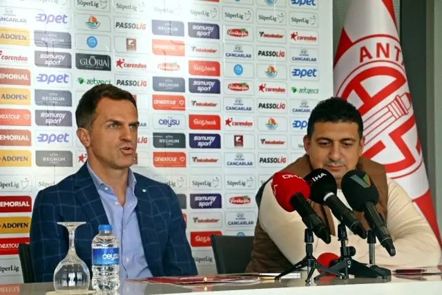 Antalyaspor'da Stjepan Tomas imzayı attı Antalyaspor'da Stjepan Tomas imzayı attı