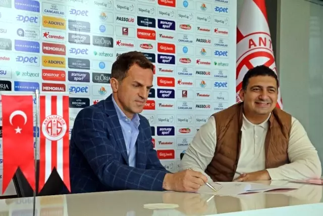 Antalyaspor'da Stjepan Tomas imzayı attı Antalyaspor'da Stjepan Tomas imzayı attı