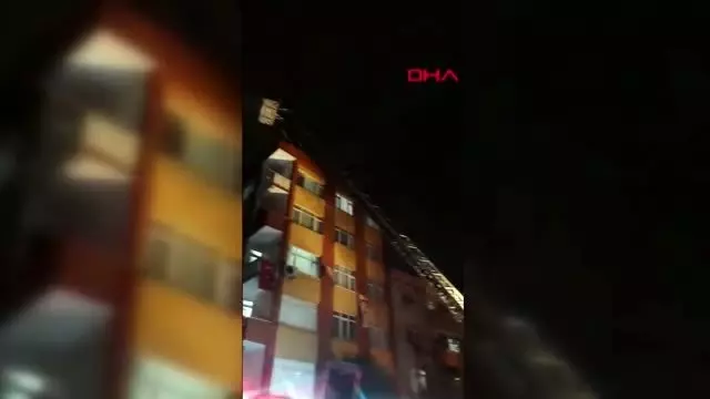 Bahçelievler'de bir apartmanda yangın çıktı; 5 kişi dumandan etkilendi