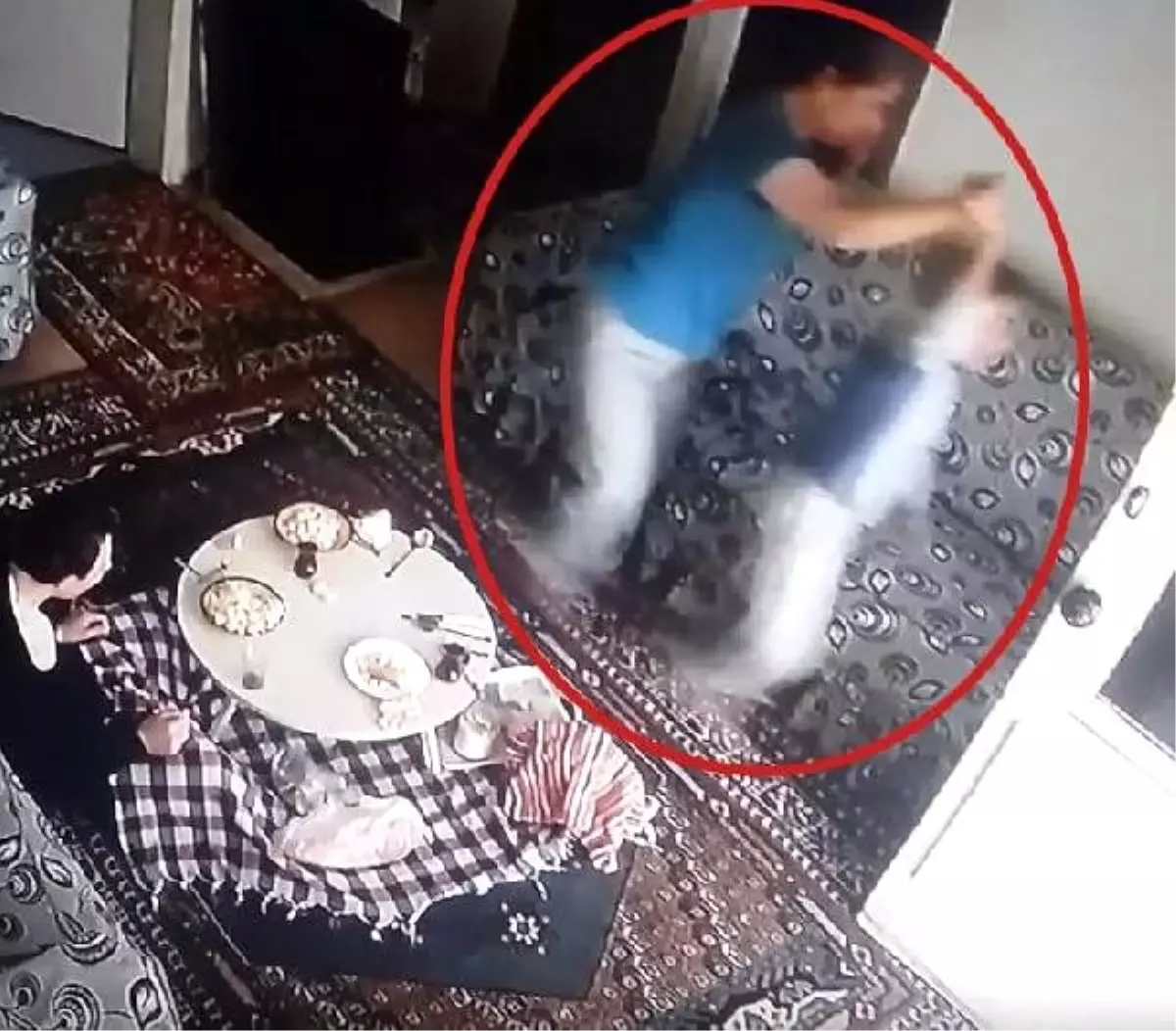 Bakıcı dehşetini kamera ortaya çıkardı