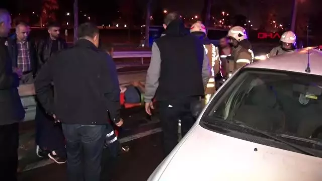 Belediye otobüsü otomobile çarptı 1'i ağır 3 yaralı Belediye otobüsü otomobile çarptı 1'i ağır 3 yaralı