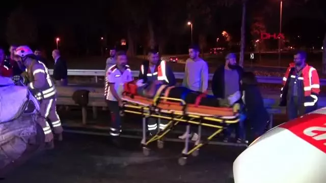 Belediye otobüsü otomobile çarptı 1'i ağır 3 yaralı Belediye otobüsü otomobile çarptı 1'i ağır 3 yaralı