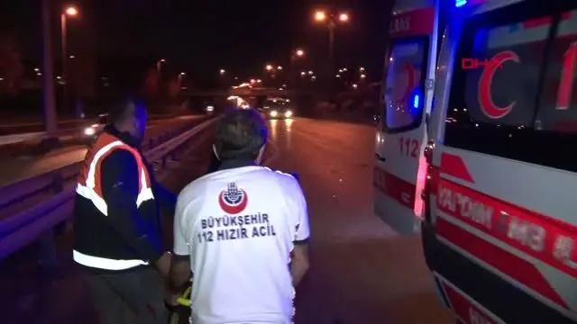 Belediye otobüsü otomobile çarptı 1'i ağır 3 yaralı Belediye otobüsü otomobile çarptı 1'i ağır 3 yaralı