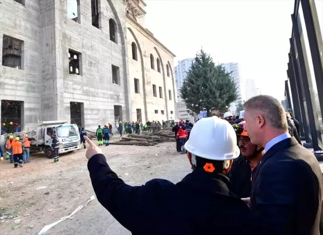 Cami inşaatında çöken iskelenin altında kalan inşaat mühendisini 250 kişi arıyor Cami inşaatında çöken iskelenin altında kalan inşaat mühendisini 250 kişi arıyor