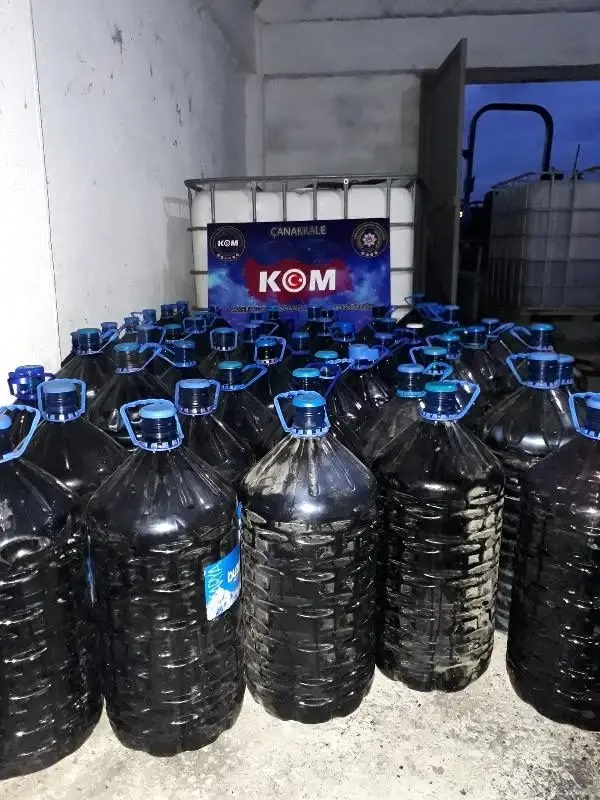 Çanakkale'de 4 bin 100 litre sahte şarap ele geçirildi Çanakkale'de 4 bin 100 litre sahte şarap ele geçirildi