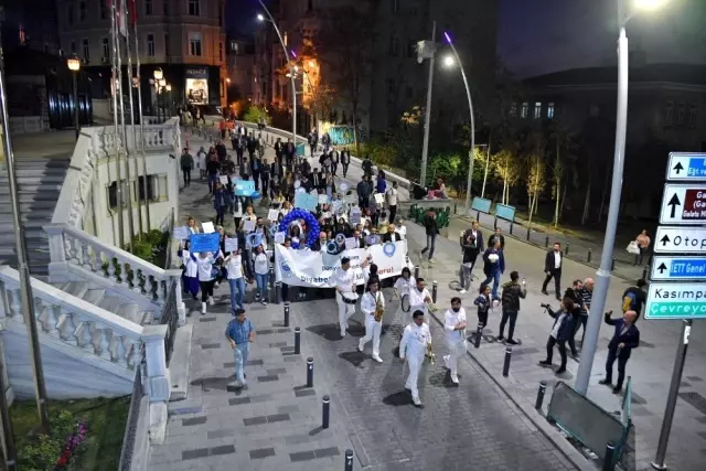Diyabetliler için Galata Kulesi mavi renge büründü Diyabetliler için Galata Kulesi mavi renge büründü