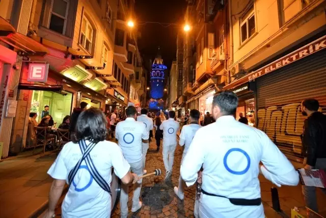 Diyabetliler için Galata Kulesi mavi renge büründü Diyabetliler için Galata Kulesi mavi renge büründü