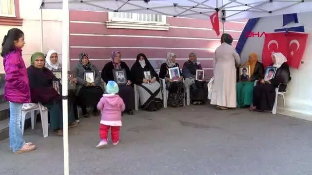 Diyarbakır hdp önündeki eylemde 74'üncü gün Diyarbakır hdp önündeki eylemde 74'üncü gün