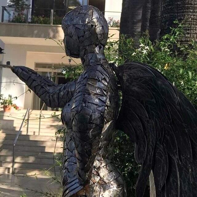 Dördüncü kez yakalandığı kanserden dolayı vefat eden Neslican Tay'ın heykeli dikildi