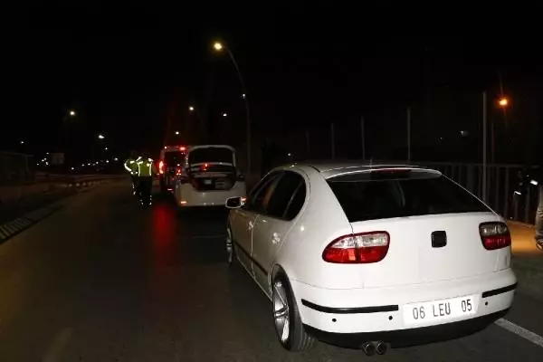 'Dur' ihtarına uymayan alkollü sürücü kovalamacayla yakalandı 'Dur' ihtarına uymayan alkollü sürücü kovalamacayla yakalandı