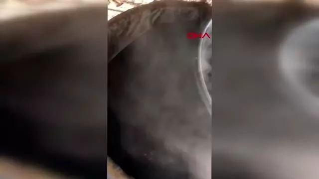 Düzce tır'a çarpan kamyonetin sürücüsü yaralandı Düzce tır'a çarpan kamyonetin sürücüsü yaralandı