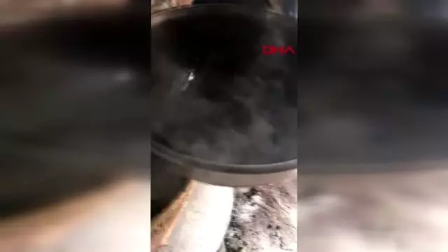 Düzce tır'a çarpan kamyonetin sürücüsü yaralandı Düzce tır'a çarpan kamyonetin sürücüsü yaralandı