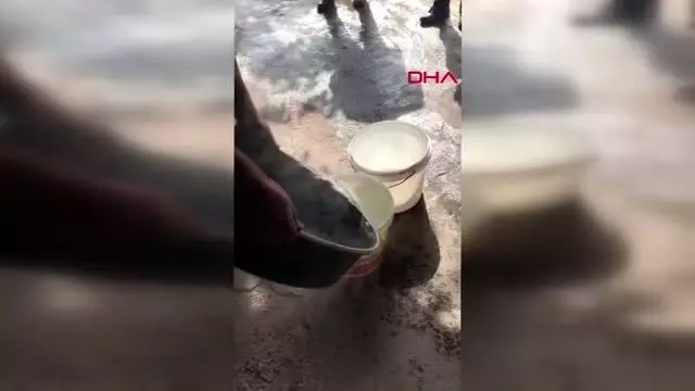 Düzce tır'a çarpan kamyonetin sürücüsü yaralandı Düzce tır'a çarpan kamyonetin sürücüsü yaralandı