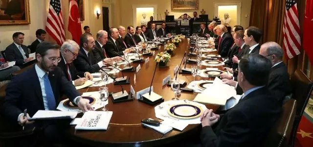 Erdoğan'ın Trump'a verdiği Türkiye'nin terörle mücadelesinin anlatıldığı kitabın içeriği ortaya çıktı Erdoğan'ın Trump'a verdiği Türkiye'nin terörle mücadelesinin anlatıldığı kitabın içeriği ortaya çıktı