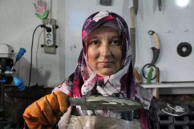 Eşine yardım etmek için başladığı işte Türkiye'nin sayılı ustalarından oldu Eşine yardım etmek için başladığı işte Türkiye'nin sayılı ustalarından oldu