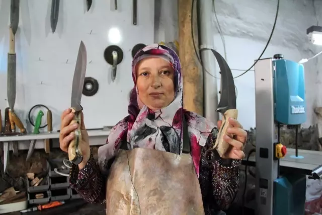 Eşine yardım etmek için başladığı işte Türkiye'nin sayılı ustalarından oldu Eşine yardım etmek için başladığı işte Türkiye'nin sayılı ustalarından oldu