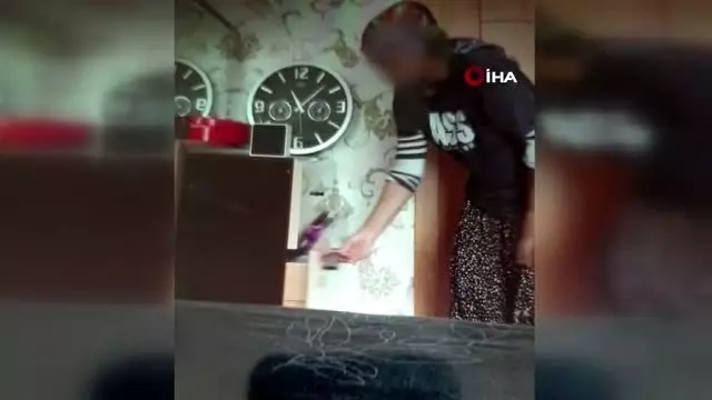 Evlerine gelen temizlikçiden şüphelenip odaya kamera koydular, hayatlarının şokunu yaşadılar Evlerine gelen temizlikçiden şüphelenip odaya kamera koydular, hayatlarının şokunu yaşadılar