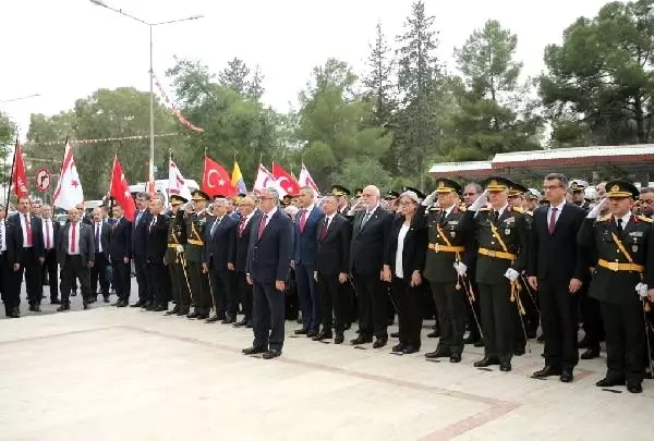 Fuat Oktay'dan Kıbrıs'ta doğalgaz açıklaması: Geri adım atılmayacak Fuat Oktay'dan Kıbrıs'ta doğalgaz açıklaması: Geri adım atılmayacak