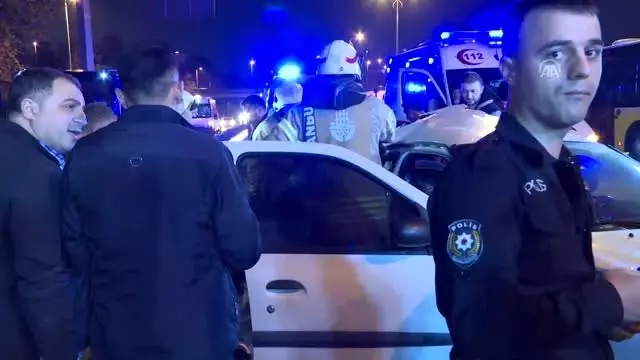 İETT otobüsüyle otomobil çarpıştı: 3 yaralı