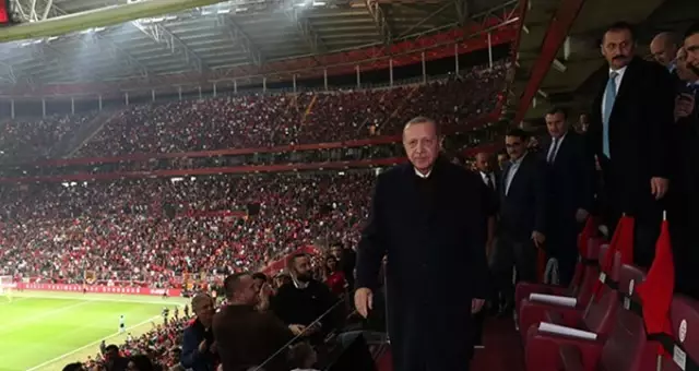 İzlanda futbolunun 1 numarası, Erdoğan ile maç sonunda ne konuştuğunu açıkladı!