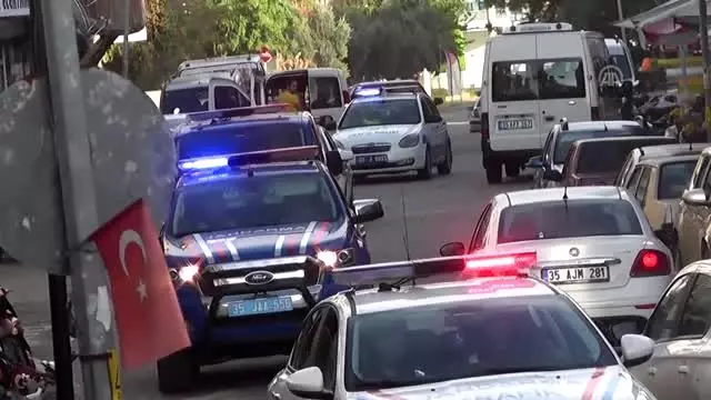 İzmir'de aynı aileden 4 kişinin katil zanlısı tutuklandı İzmir'de aynı aileden 4 kişinin katil zanlısı tutuklandı