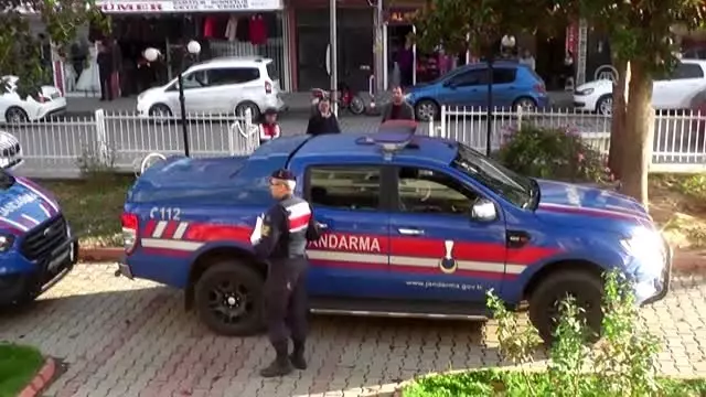İzmir'de aynı aileden 4 kişinin katil zanlısı tutuklandı İzmir'de aynı aileden 4 kişinin katil zanlısı tutuklandı