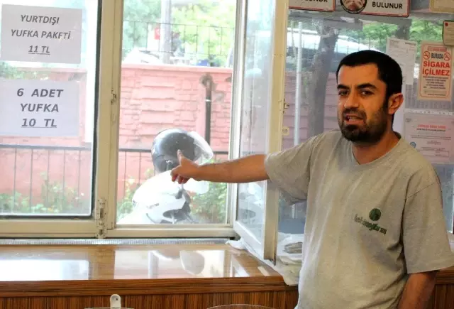 Kapüşonlu hırsız, onlarca yöresel ürün arasında sadece balı tercih etti Kapüşonlu hırsız, onlarca yöresel ürün arasında sadece balı tercih etti