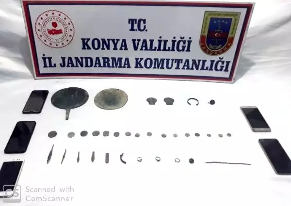 Konya'da 'tarihi eser' kaçakçılarına operasyon: 4 gözaltı Konya'da 'tarihi eser' kaçakçılarına operasyon: 4 gözaltı