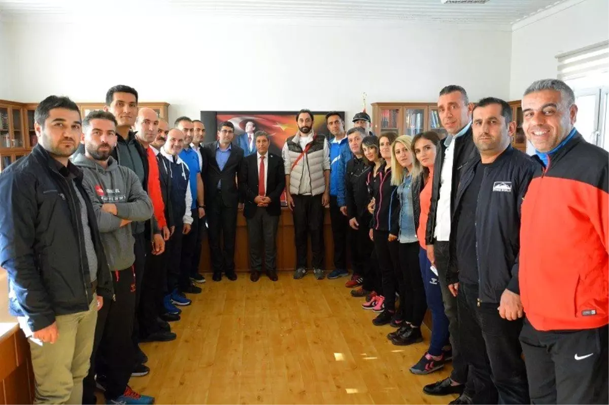 Müdür Tatlı, başarılı öğretmenleri tebrik etti