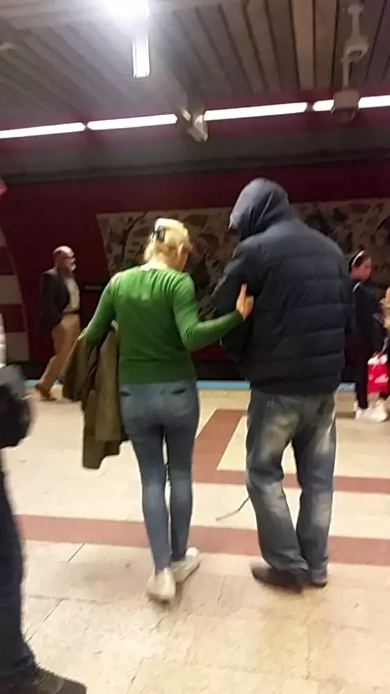 (Özel) Görme engelli numarası yapan dilencilerin gerçek yüzü şaşkına çevirdi