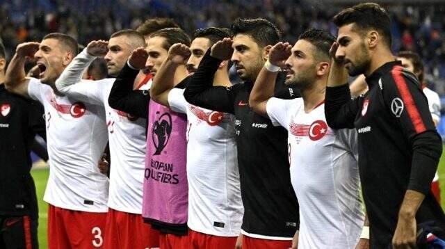 Portekiz Milli Takımı, gol anonsunu asker selamıyla verdi! UEFA şimdi ne yapacak?