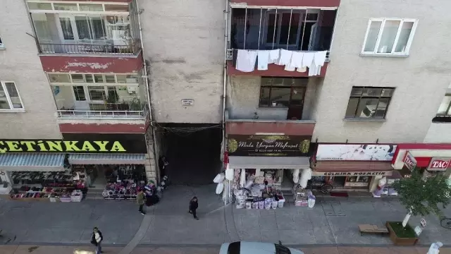 Samsun'da apartmanın artından yol geçiyor Samsun'da apartmanın artından yol geçiyor