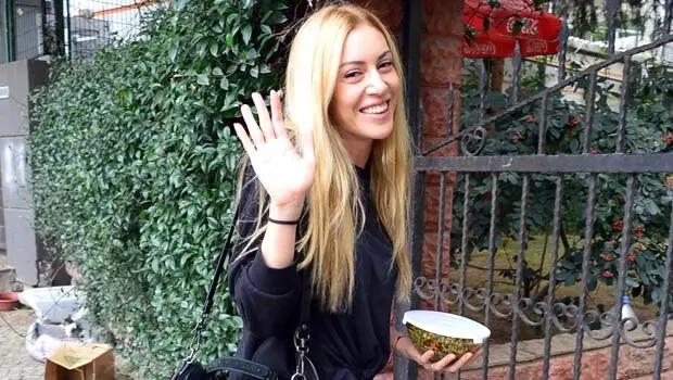 Sinem Kobal'dan yemek itirafı Sinem Kobal'dan yemek itirafı