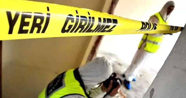 İstanbul'da bir siyanür vakası daha! Bakırköy'de bir dairede 1'i çocuk 3 kişinin cansız bedeni bulundu İstanbul'da bir siyanür vakası daha! Bakırköy'de bir dairede 1'i çocuk 3 kişinin cansız bedeni bulundu