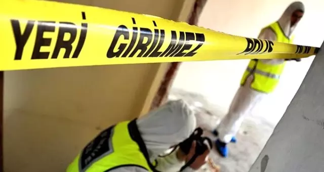İstanbul'da bir siyanür vakası daha! Bakırköy'de bir dairede 1'i çocuk 3 kişinin cansız bedeni bulundu İstanbul'da bir siyanür vakası daha! Bakırköy'de bir dairede 1'i çocuk 3 kişinin cansız bedeni bulundu