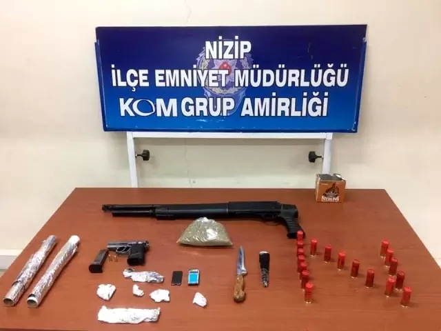 Şüpheli 3 şahsın araç ve evlerinden silah ve uyuşturucu çıktı Şüpheli 3 şahsın araç ve evlerinden silah ve uyuşturucu çıktı