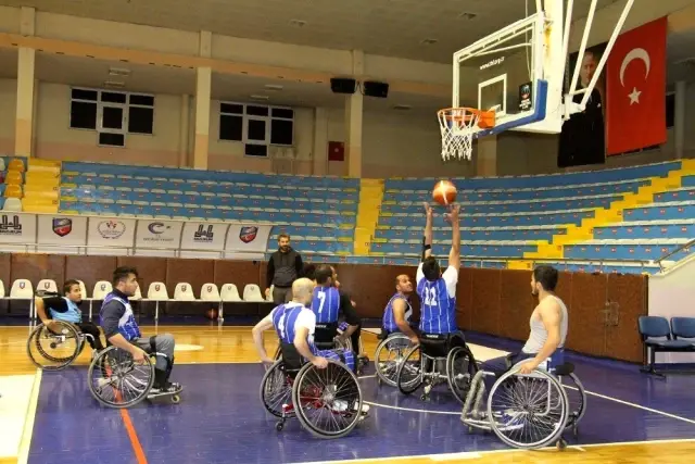 Tekerlekli Sandalye Basketbol takımı Şanlıurfa maçına hazırlanıyor Tekerlekli Sandalye Basketbol takımı Şanlıurfa maçına hazırlanıyor